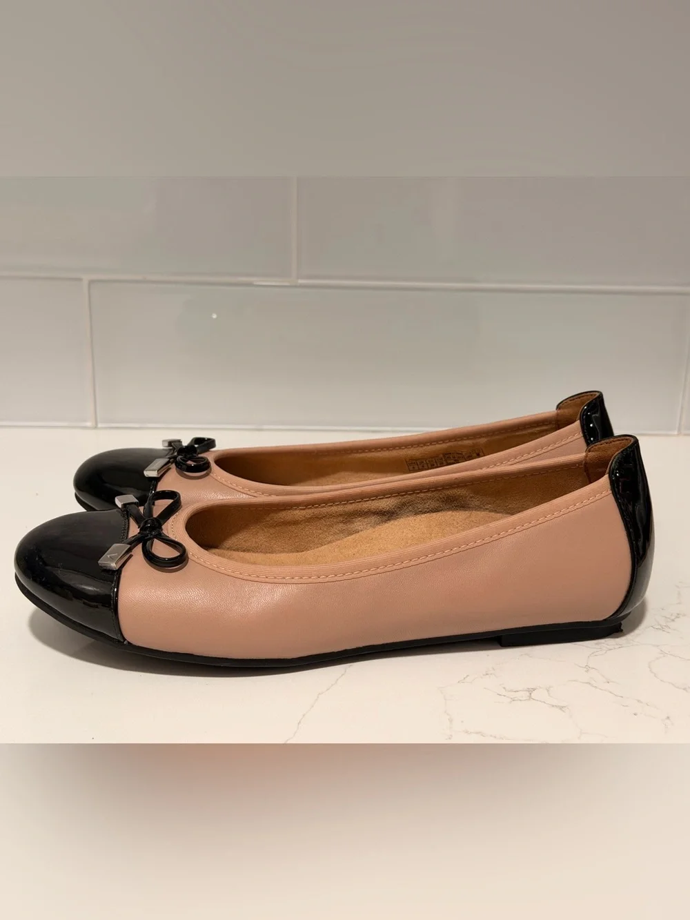 Vionic Women's Spark Minna Ballet flats Leather Shoes Size 8 Dust Pink Black